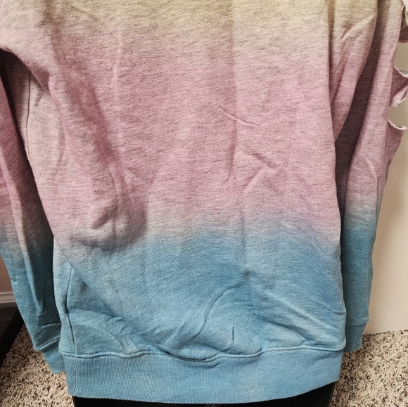 VENUS Cut Out Sleeve Ombre Sweatshirt NWT - Picture 11 of 12